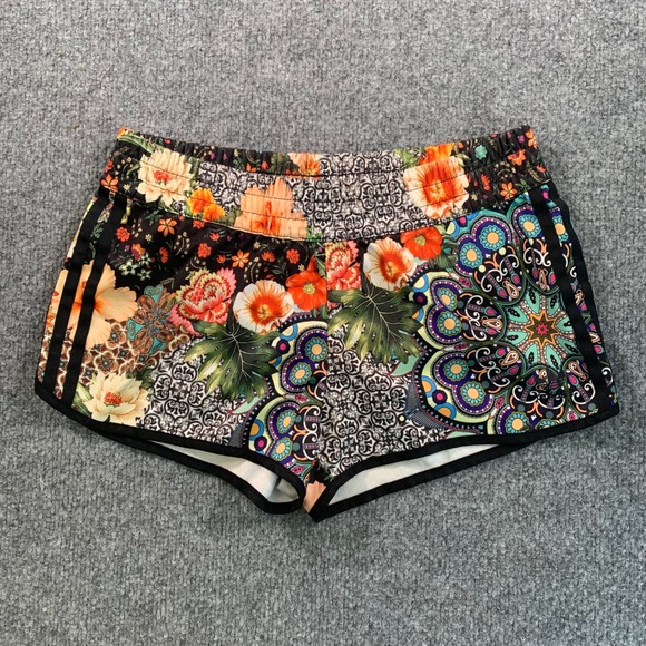 adidas Pants - Adidas Originals Farm Rio Jardim Agharta Women's Size Small Floral Shorts